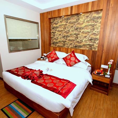 Gemsy Hotel Янгон Экстерьер фото