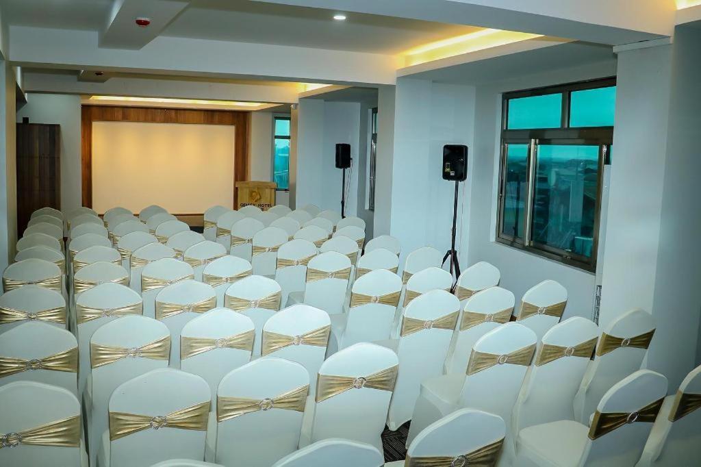 Gemsy Hotel Янгон Экстерьер фото