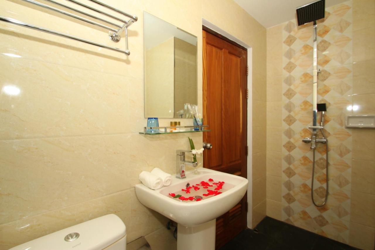 Gemsy Hotel Янгон Экстерьер фото