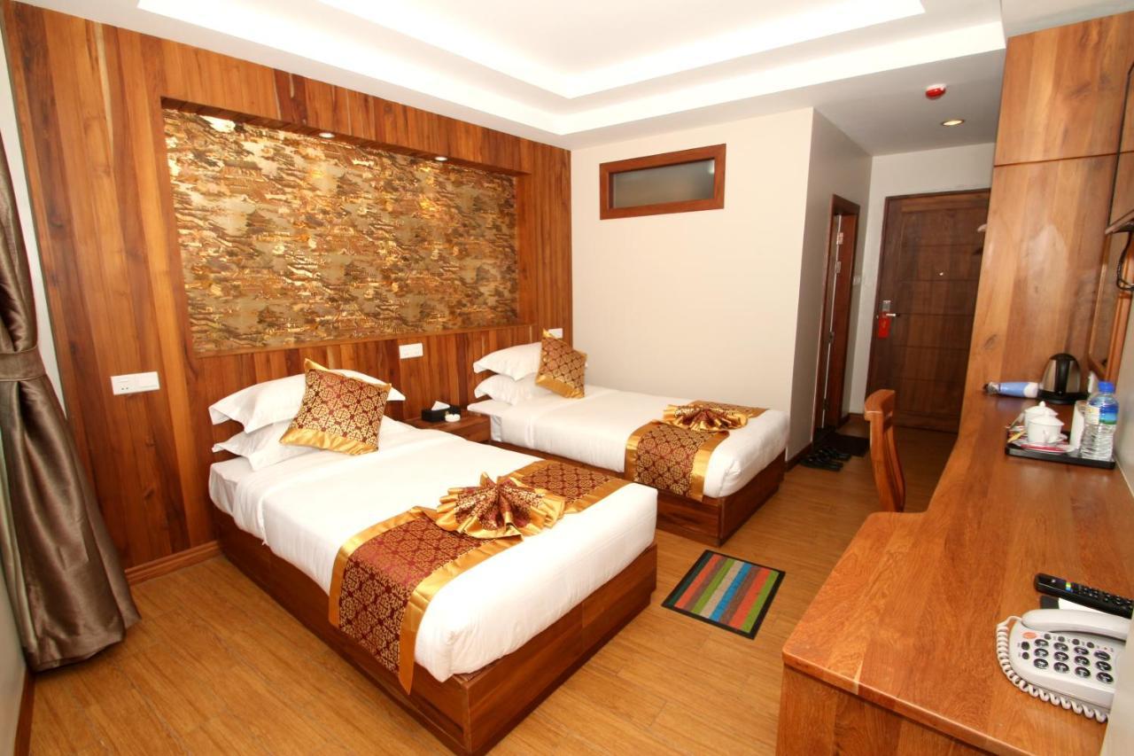 Gemsy Hotel Янгон Экстерьер фото